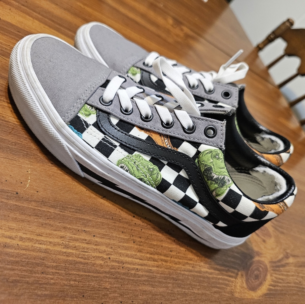Custom Vans - Picture 2 of 4